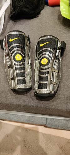 Nike shin guards - 90, total