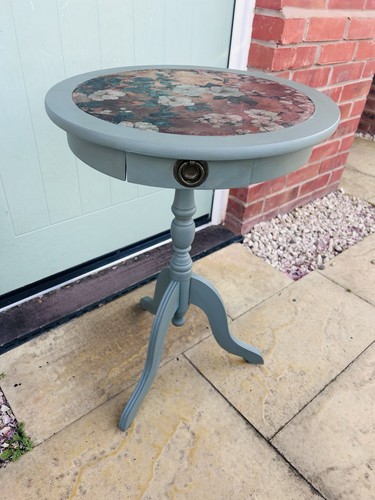 Round table small - table,