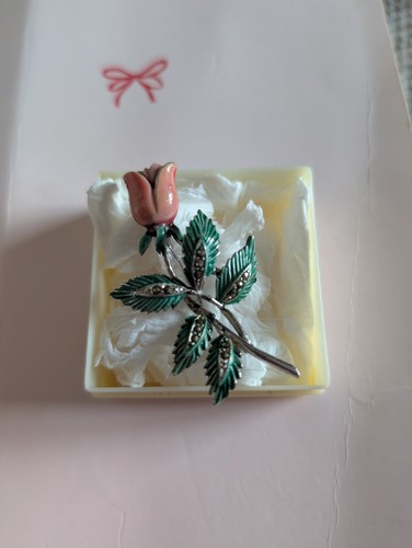 Enamel rose brooch silvertone - rose,