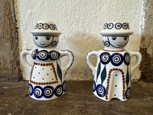Salt and pepper shakers - salt,