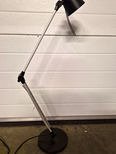 Adjustable metal floor lamp - adjustable,