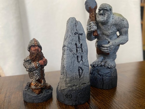 Discworld thud hand - -,