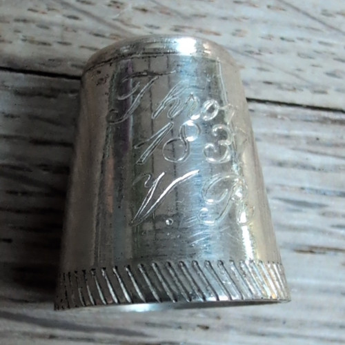 Silver thimble throned - thimble, 1837