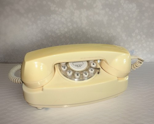Retro wild wolf cream - wild,