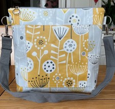 Zip top Messenger bag -new