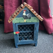 Fabulous Vintage Style Chicken Egg Holder Coop Hatch Holds 12 Eggs Hand Painted 