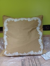 M&S 4 X Embroidered Border