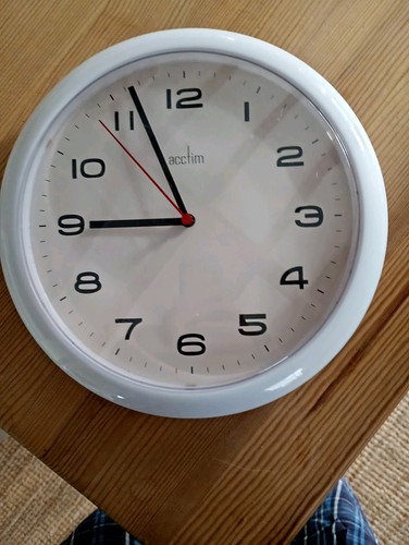 Unmarked wall clock - unmarked,