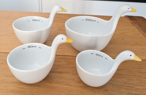 Set stacking geese - of,