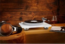 Marantz TT15S1 Turntable, very good condition, original box,New VC2 needle