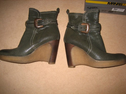 Dark green manas - dark,