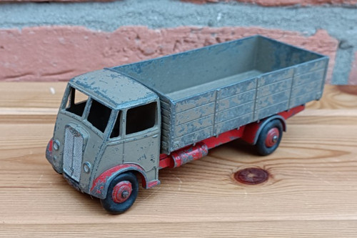 Dinky supertoys 511 guy - dinky,