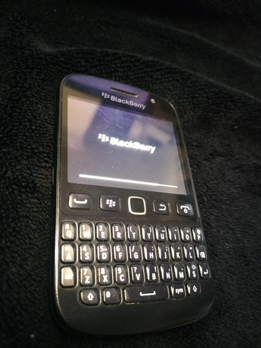 Blackberry 9720 black - black, qwerty