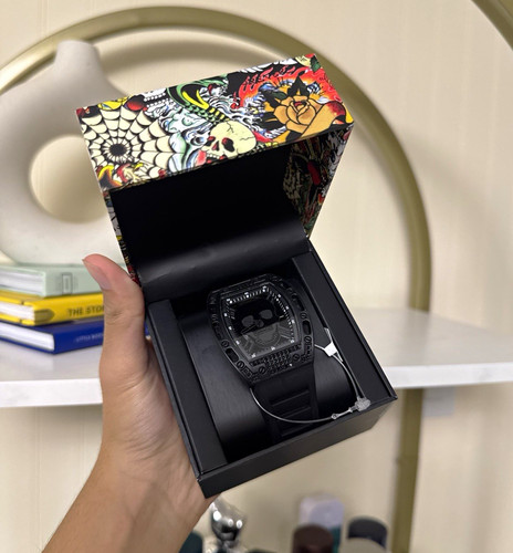 Hardy skull quartz analog - ed,