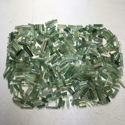 525 carats green tourmaline - 525-,