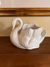 Vintage White/Cream Swan