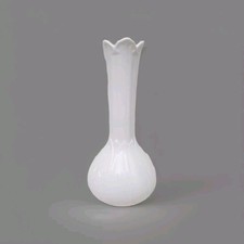 Vintage 1979 Royal Doulton Bone China Ambassador White Tulip Leaf Vase