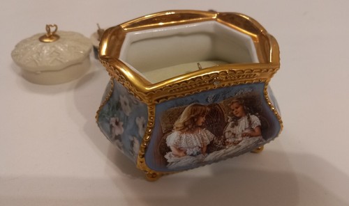 Heirloom porcelain music - porcelain,
