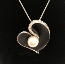 Annanova Heart and Faux Pearl Necklace Silver Tone