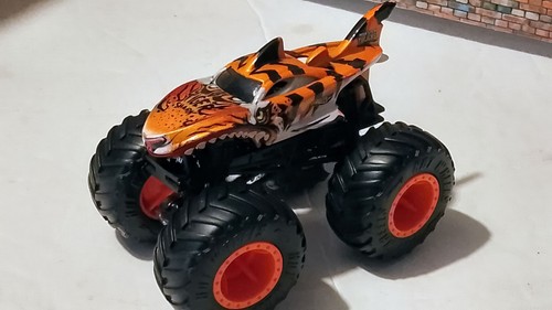 Hot wheels scale monster - wheels,