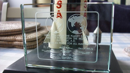 Vintage saturn commemorative - v,