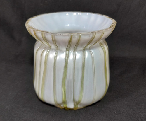 Antique opalescent pearlescent - opalescent,