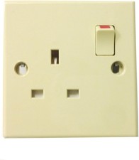 Pennine - Switched Socket - 13A - Beige - Home/Caravans/Motorhomes