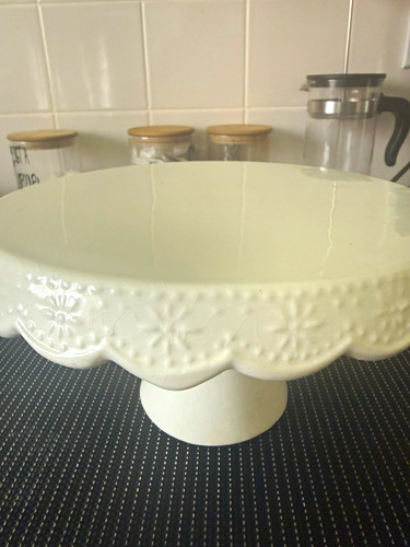White ceramic round pedestal - white,