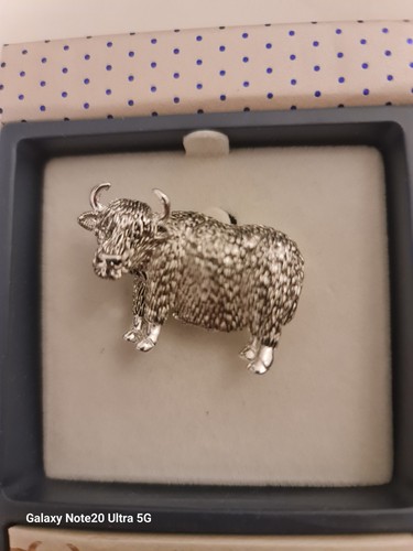 Highland cow brooch silver - cow,