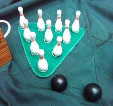 Vintage skittle pub bar table bowling skittles game boxed skittle 10 pin set