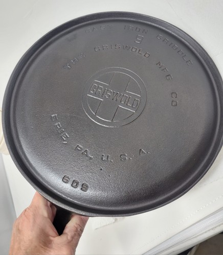 Griswold cast iron round - cast,