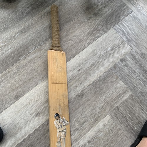 Hunts county cricket - hunts, bat