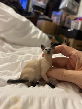 Small resin siamese sitting - resin,