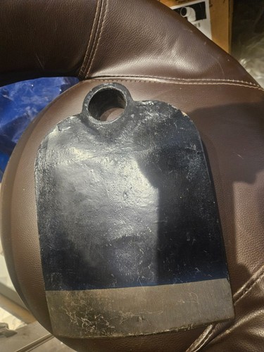 Garden tool spade head hole