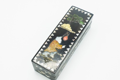 Oriental lacquered wooden box