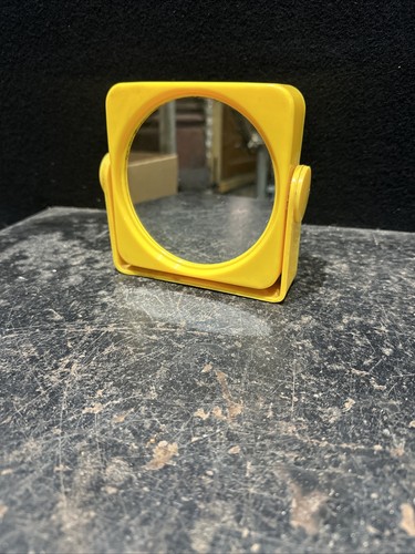 Retro vintage yellow - /,