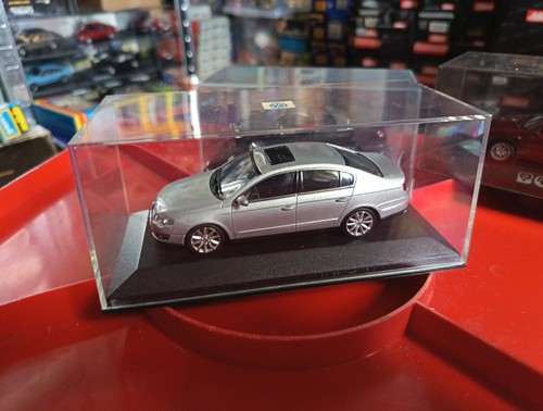 Cased model minichamps - d,