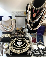 Job Lot 900g Vintage Jewellery Brooches Wedgwood Crinoline Lady Bracelet Compact