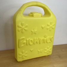 Brownies Girl Guides Promise Yellow Carry Case Heart Clip Box