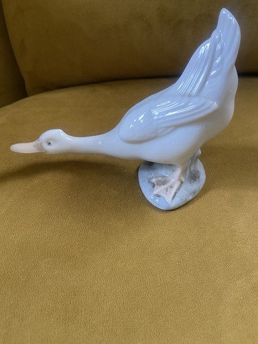 Nao lladro swan figurine - by,