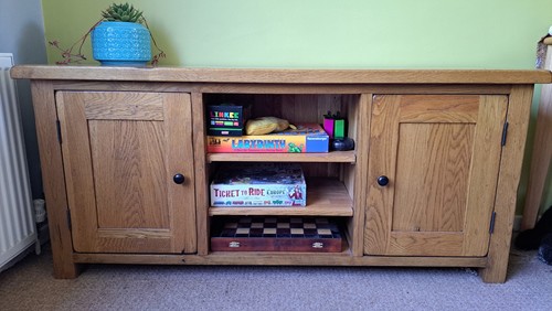 Solid oak low sideboard - , tv