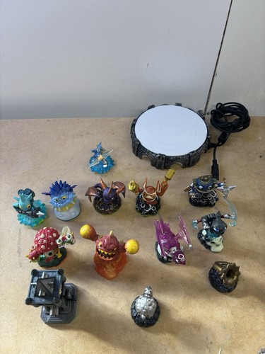Skylanders figures bundle - skylanders,