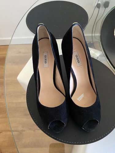 Guess stilleto shoes