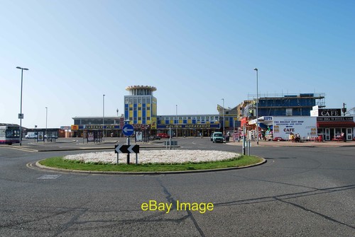 Photo 12x8 roundabout near - 12x8,