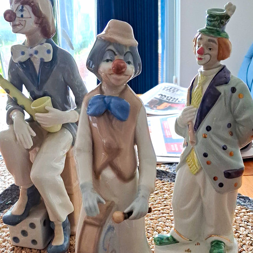 Cascades porcelain clown - cascades,
