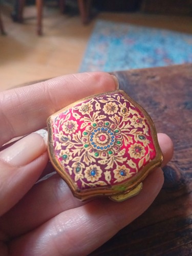 Vintage stratton pill box - stratton,