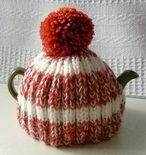 Hand knitted tea - , small