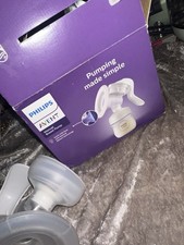 Phillips Avent Natural Breast Pump And Bottle Starter Set. 