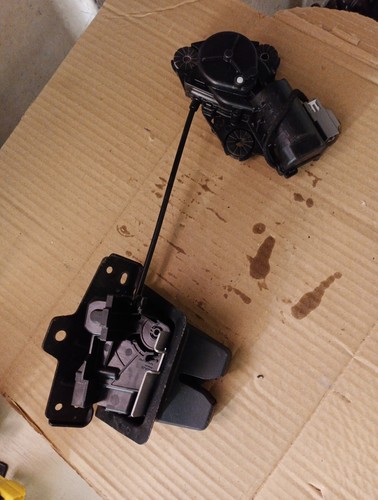 Volvo xc40 tailgate boot - tailgate, lock