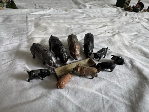 Britains farmyard pigs - britains,